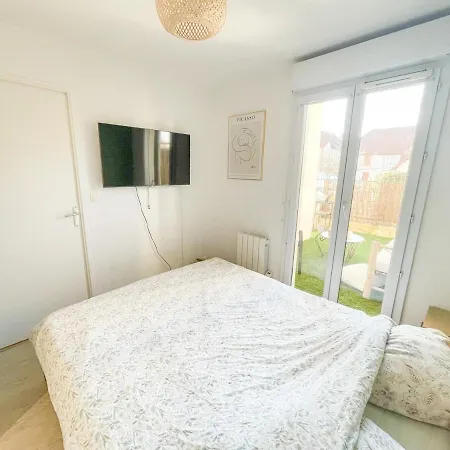 High Standing Swimming Pool 3 Min Away * 滨海迪沃