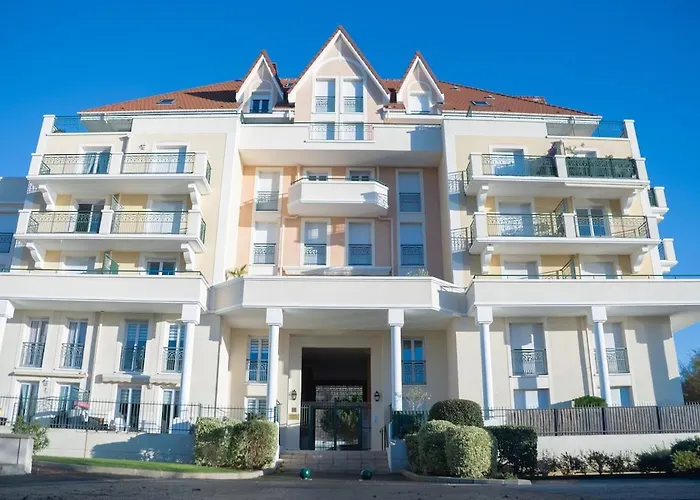 High Standing Swimming Pool 3 Min Away