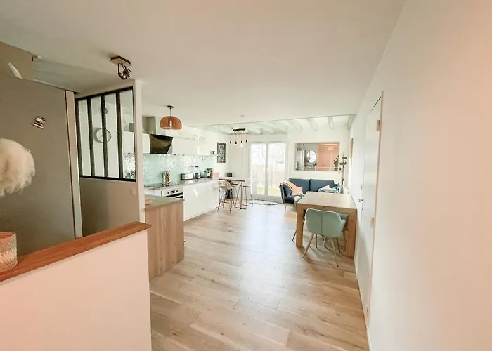 High Standing Swimming Pool 3 Min Away