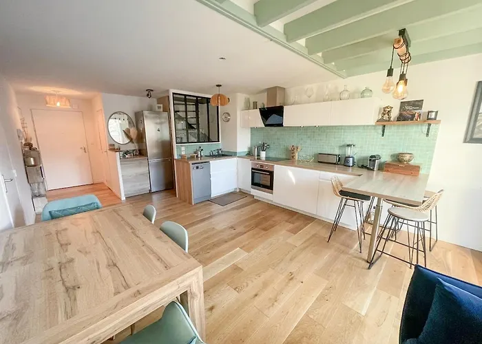 High Standing Swimming Pool 3 Min Away 滨海迪沃