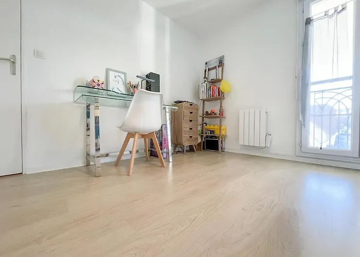 High Standing Swimming Pool 3 Min Away * 滨海迪沃